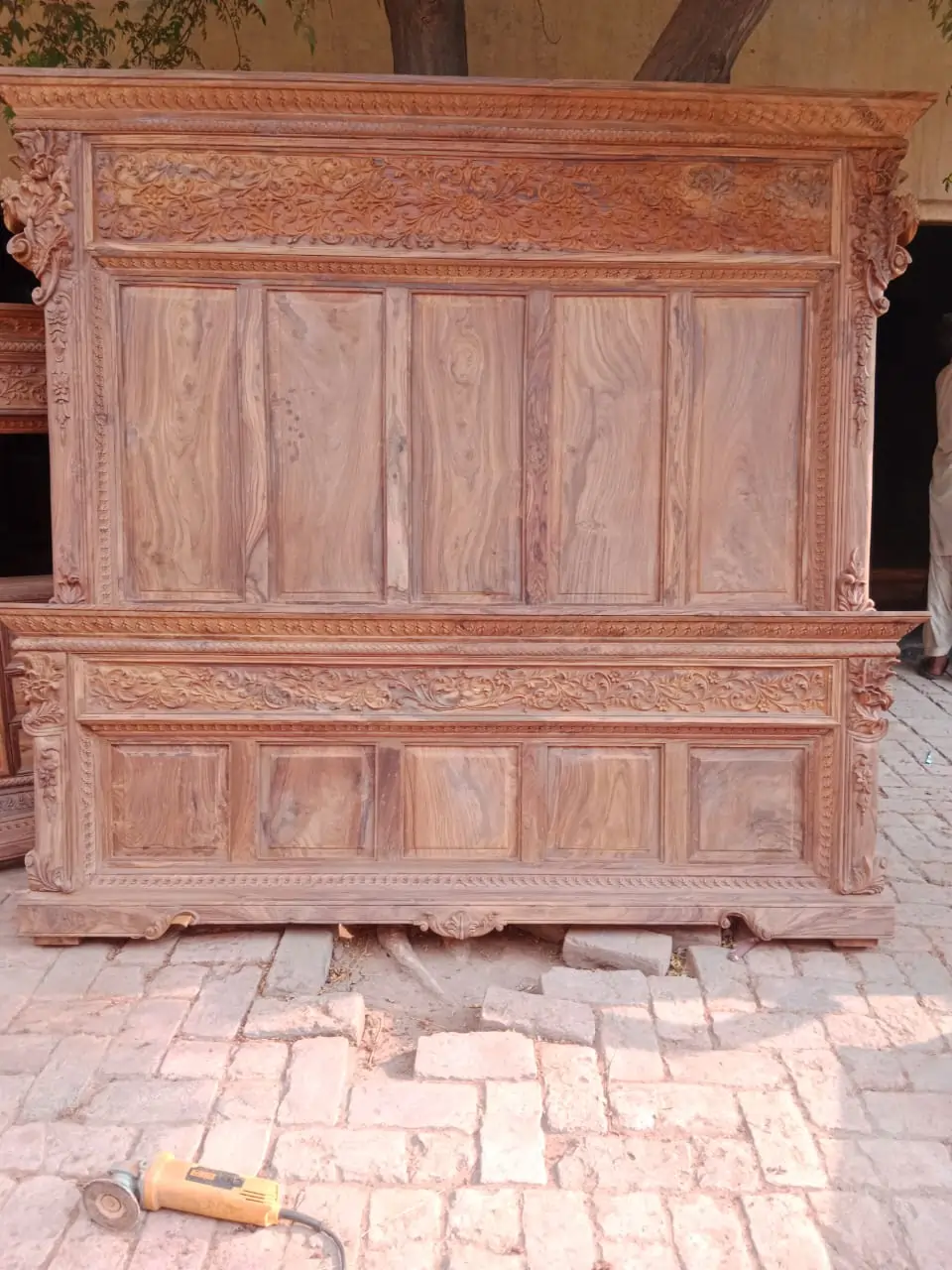 Classic Carved Solid Wood Bed Set