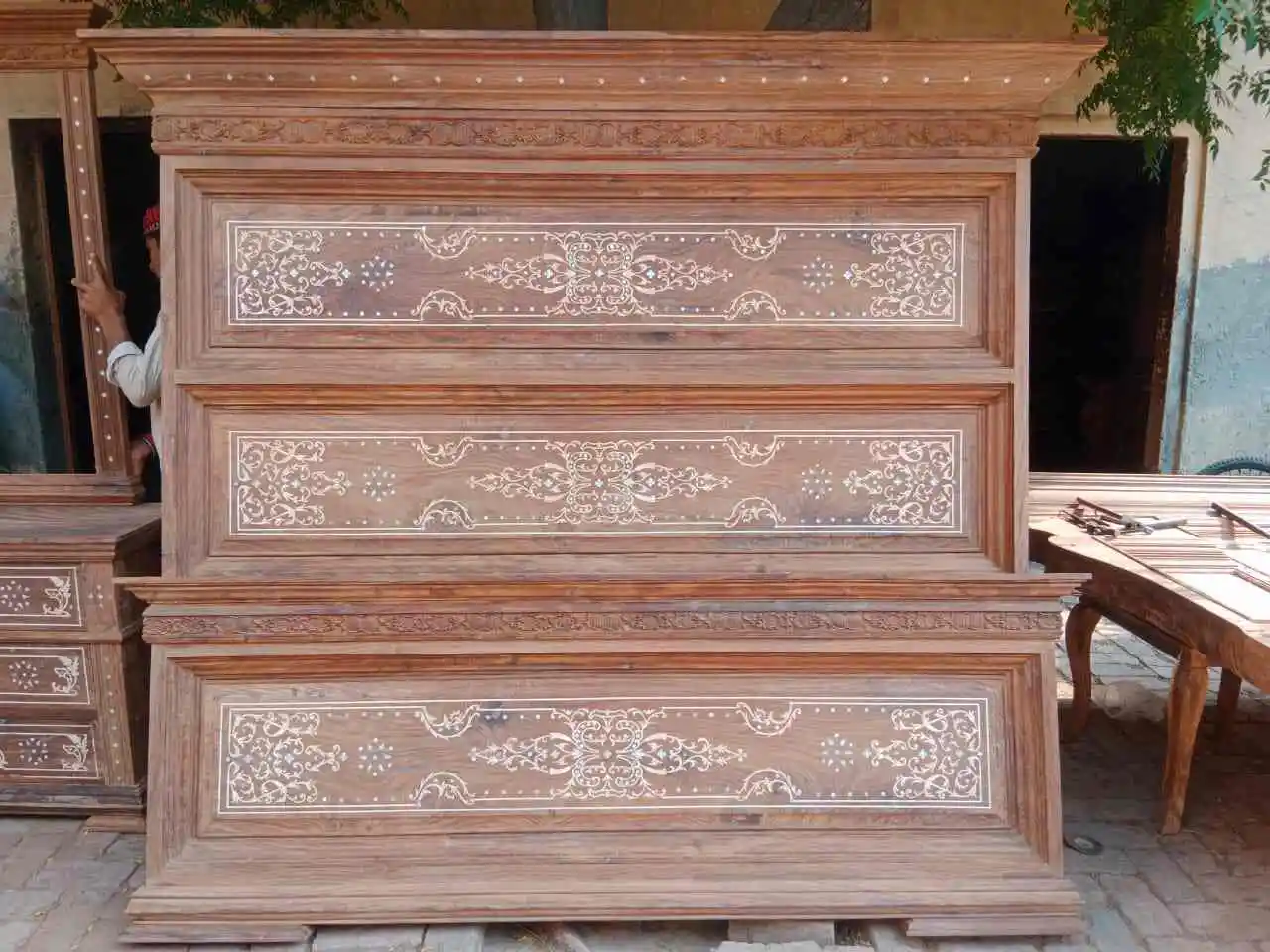 Classic Handcrafted Bed Set