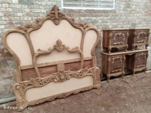 Cladsi Raw Sheesham Carved Bed