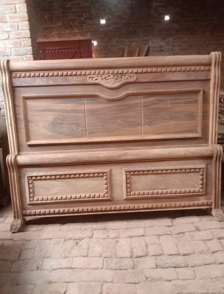 Cladsi Elegant Carved Bed Set Premium Quality