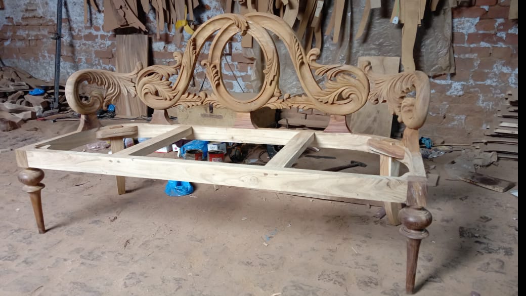 Chinioti-halo-deewan-handcrafted-wood